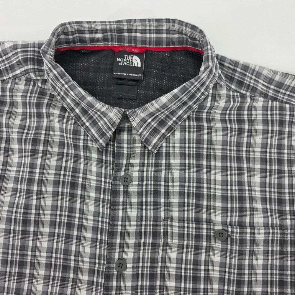 The North Face Mens XL Gray Plaid S/S Performance Button Up Hiking Shirt Pocket
